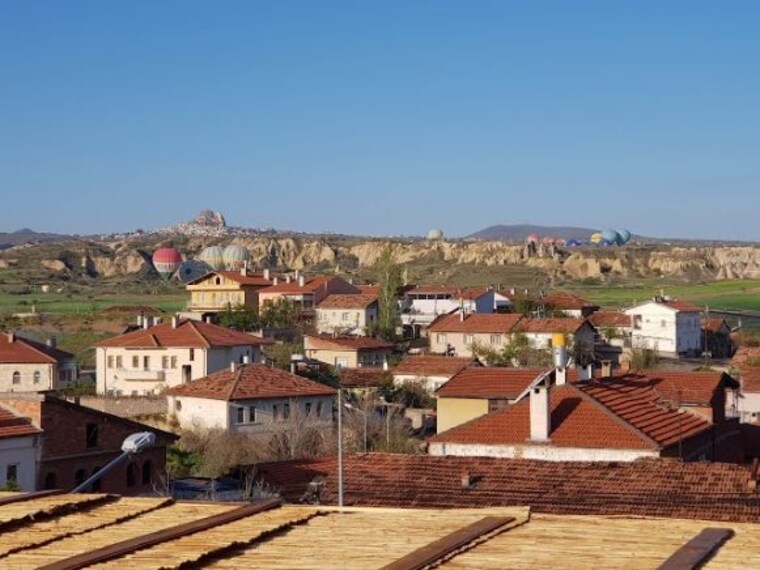 Red and Rose Valley-1